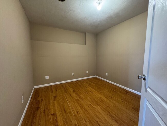 Building Photo - Beautiful spacious home in Waynesville