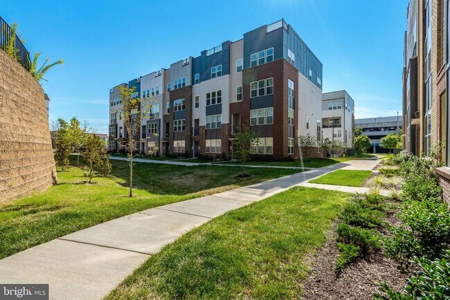 Building Photo - 2508 Neabsco Common Pl