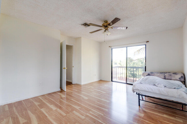 Building Photo - 4245 Landar Dr