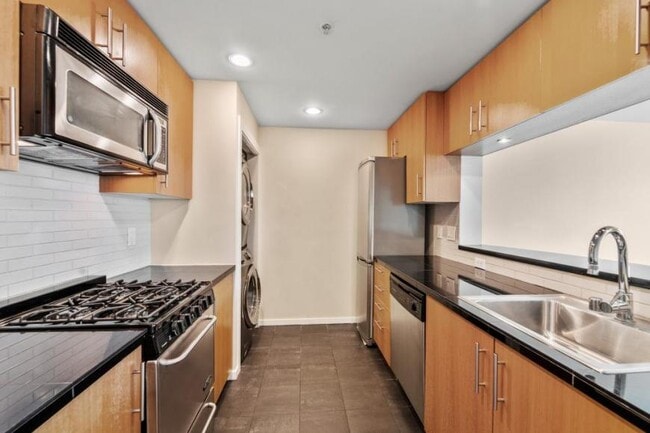 Building Photo - 0 bedroom in Seattle WA 98121