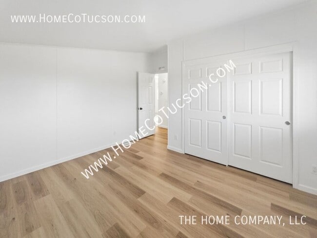 Building Photo - 5281 E Branding Iron Dr