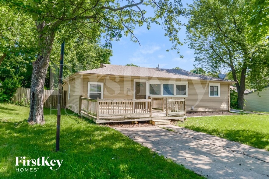 Building Photo - 900 NE 62nd St