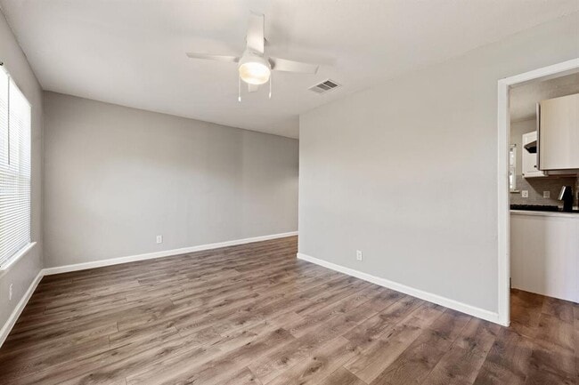 Building Photo - 2303 Metcalfe Rd