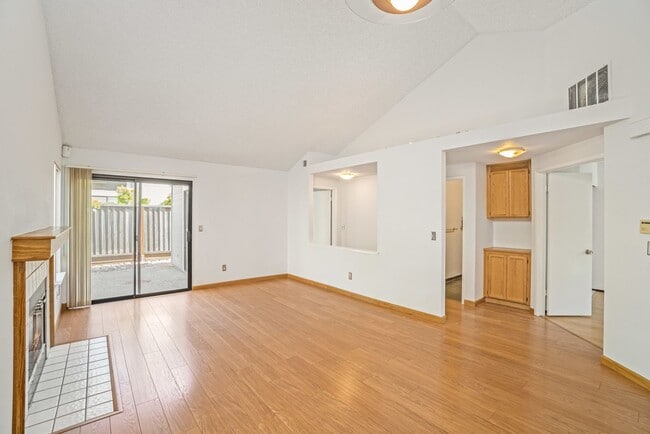 Building Photo - 2827 Burgner Ave