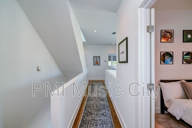 Building Photo - 938 Southside Pl