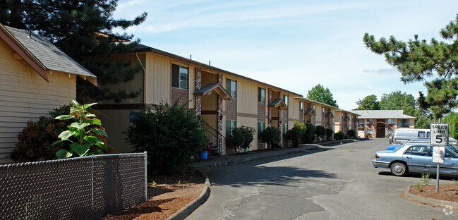 Building Photo - Chandelle Apartments