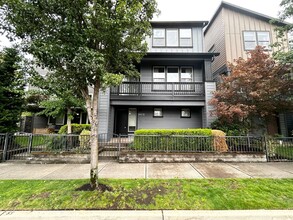 Building Photo - 3 Bedroom Home Across The Street From Villa Sports!!