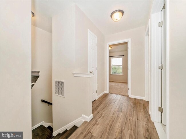 Building Photo - THREE LEVEL TOWN HOUSE IN KELLERTON