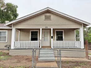 Building Photo - 2602 6th Ave