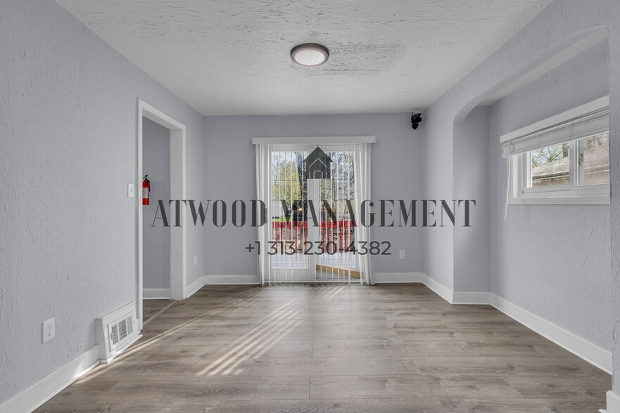 Building Photo - This beautifully updated 3-bedroom, 1-bath single-family home is ready for move-in!