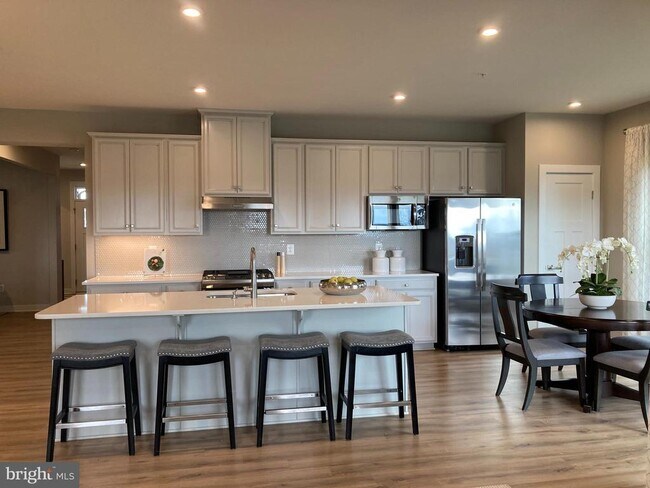 Building Photo - 7045 Eaglehead Dr