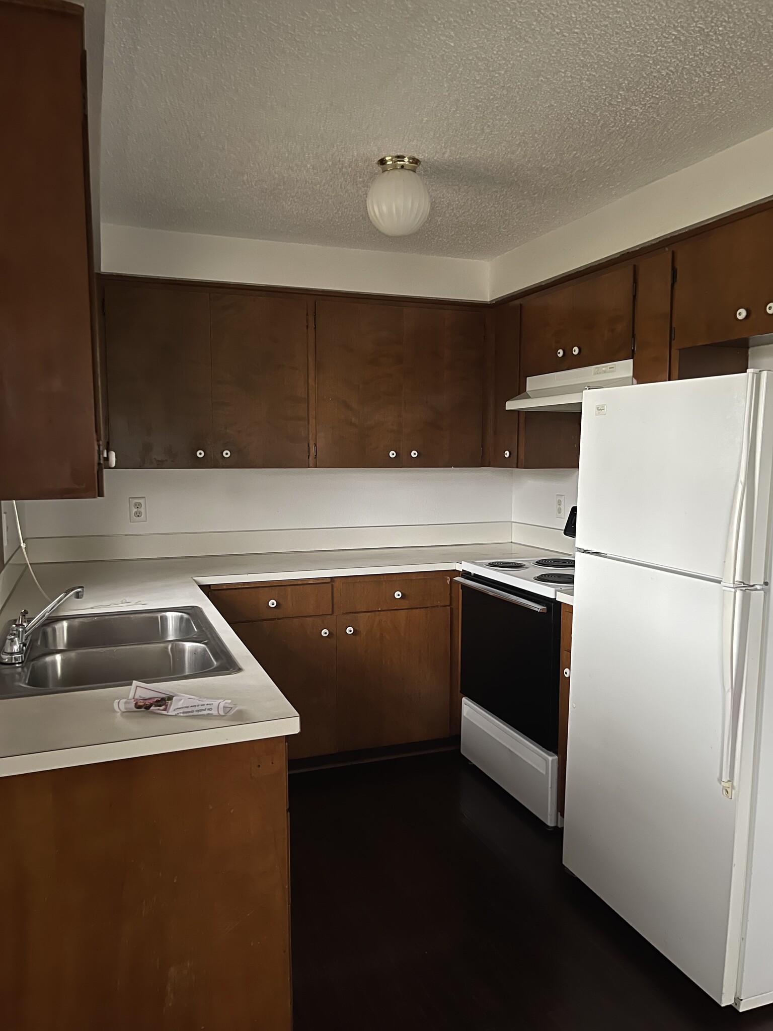 Building Photo - 1982 Broadway St NE