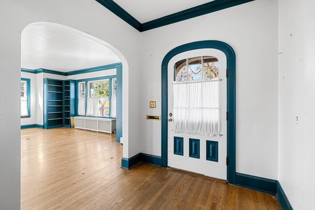 Building Photo - 2004 Hillcrest Rd