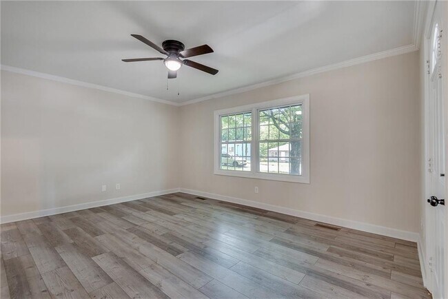 Building Photo - 2314 Woodside Way