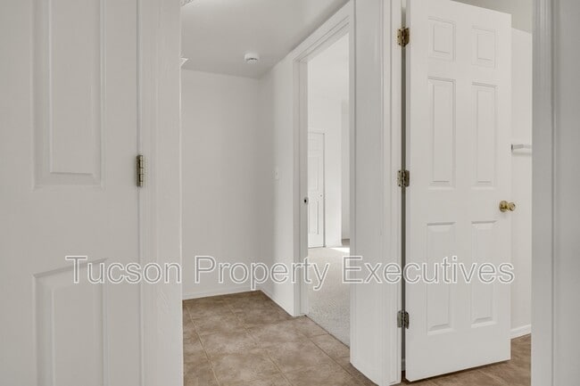 Building Photo - 2666 N Winstel Blvd