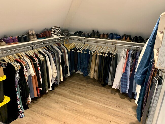 Master Closet - 16524 Boones Ferry Rd
