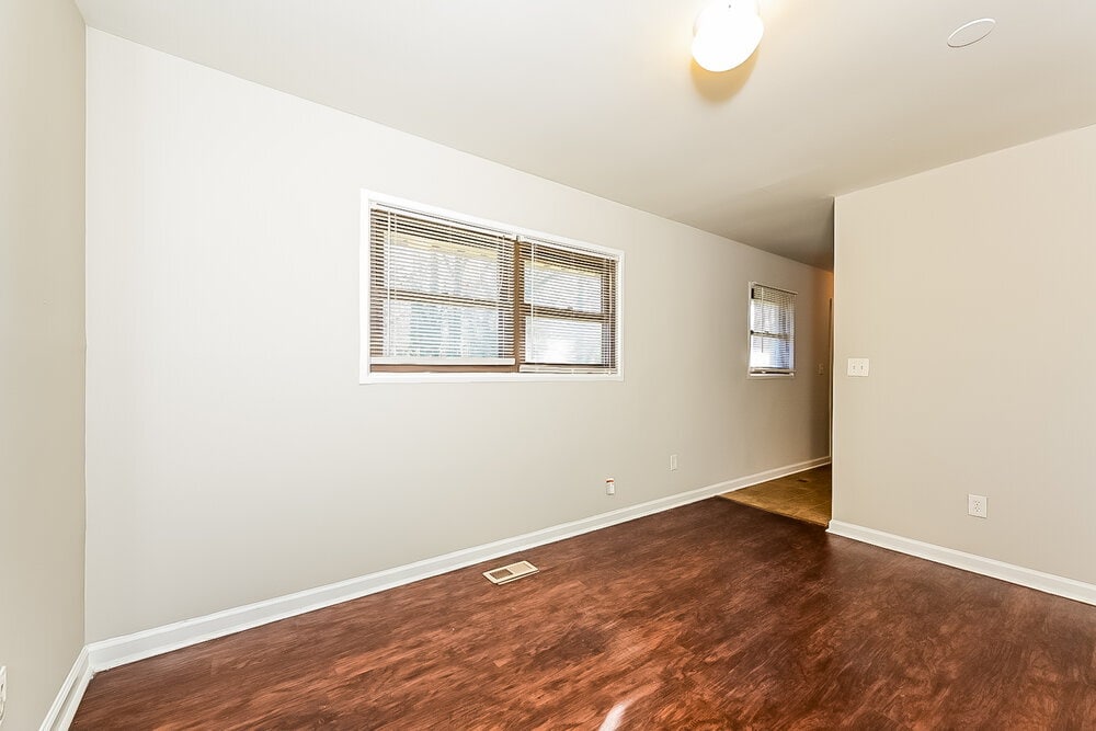 Building Photo - 263 Roxbury Dr