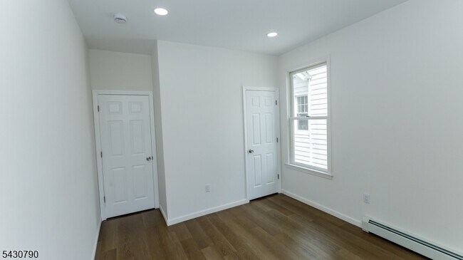 Building Photo - 182 Ellery Ave
