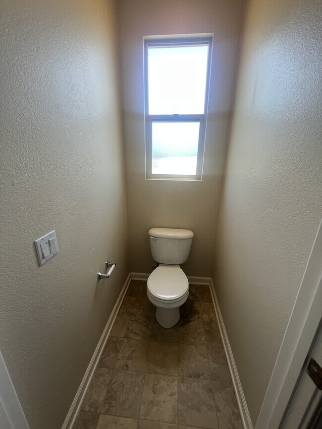 Building Photo - 1205 Shadow Glen Ln