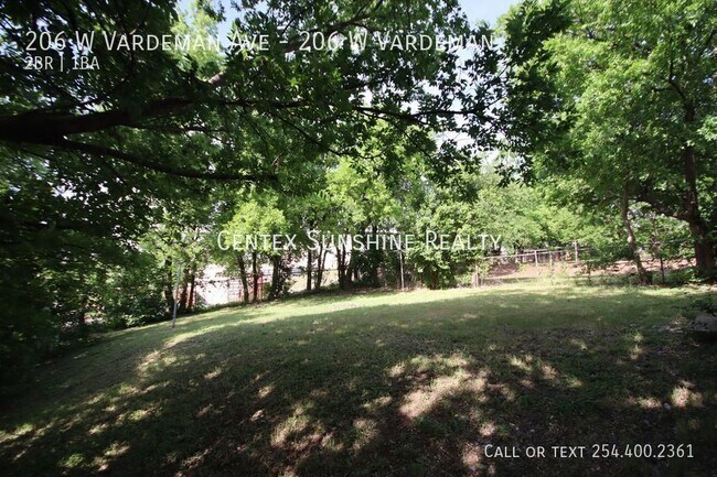 Building Photo - 206 W Vardeman Ave