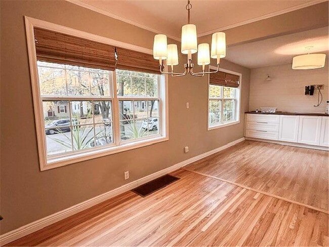 Building Photo - 2836 Dakota Ave S