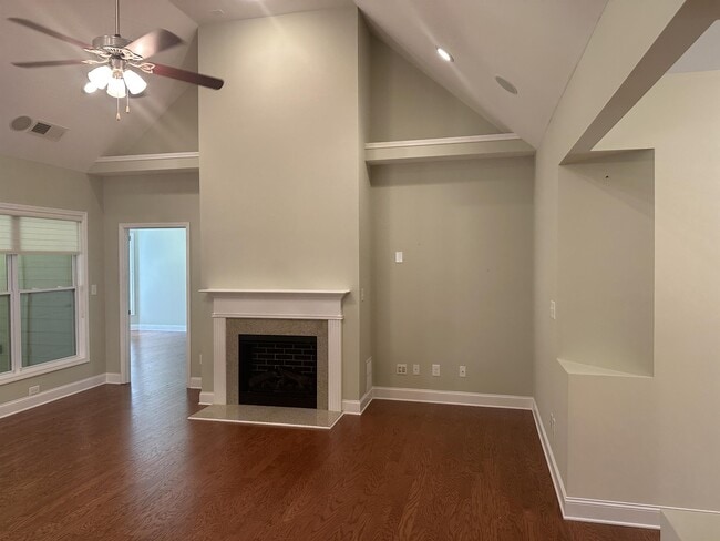 Building Photo - 1907 Willoughby Dr