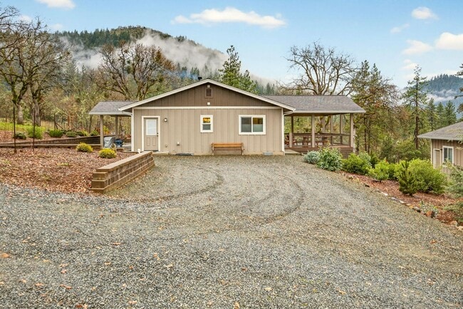 Building Photo - 860 Humbug Creek Rd