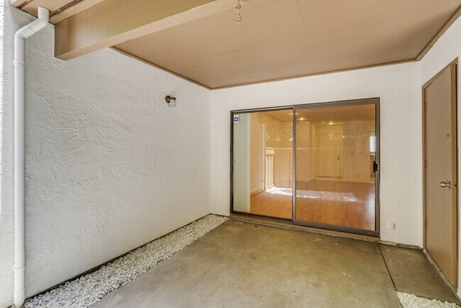 Building Photo - 2201 Monroe #505