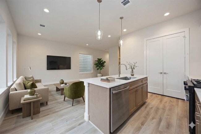 Building Photo - 6108 De Campo St