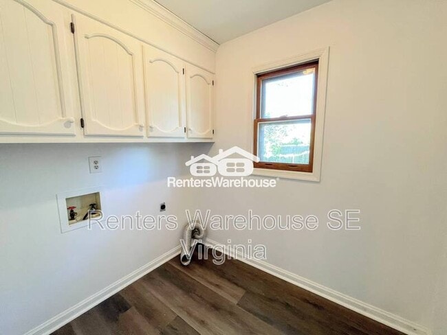 Building Photo - 411 Linkenborough Dr