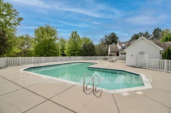 Building Photo - 137 Lynch Cir