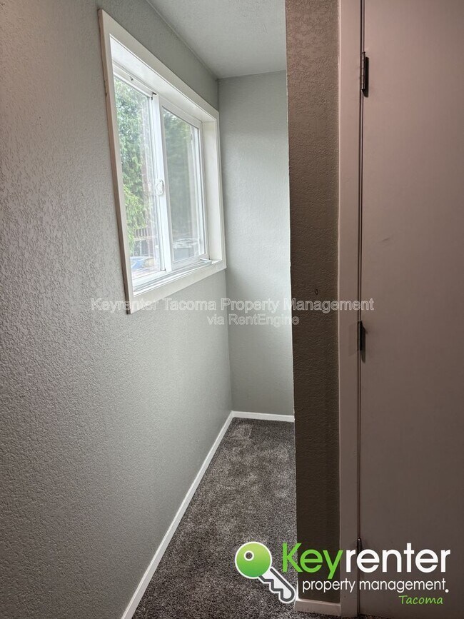 Building Photo - 1302 E 40th St