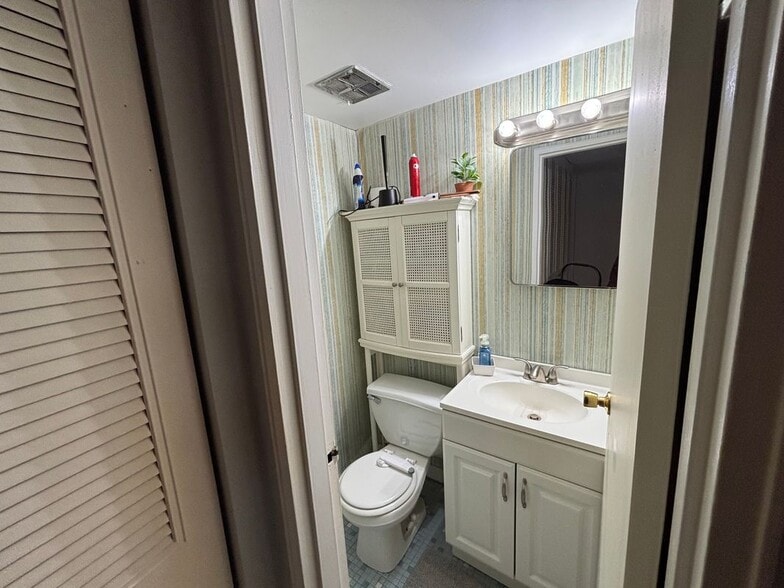 Building Photo - 304 Regency Park Dr