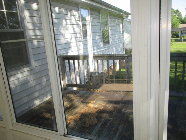 Building Photo - 3 Bedroom Pet Friendly Home For Rent!