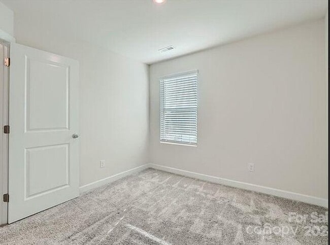 Building Photo - Beautiful 4BR 4BA Home w/ Garage Parking • Updated Appliances in Charlotte