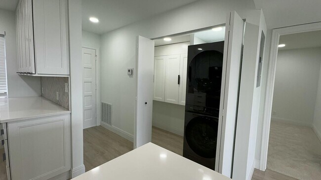 Building Photo - 4483 Luxemburg Ct