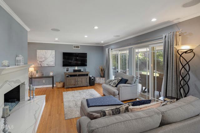 Building Photo - 142 W Santa Anita Terrace