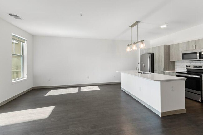 Building Photo - 2 bedroom in Milwaukee WI 53211