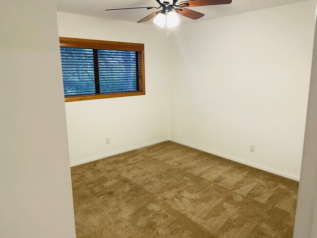 Building Photo - Village of Oak Creek