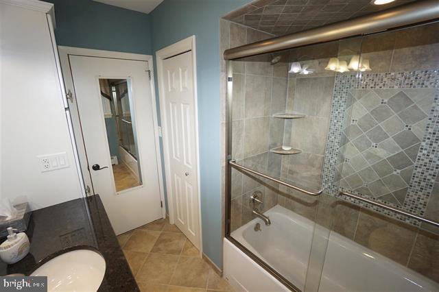 Building Photo - 135 Knoll Dr