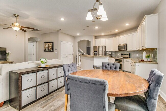 Building Photo - Bright and beautiful home in Windward Cove...