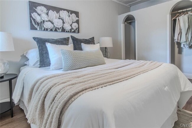 Building Photo - 406 Stone St