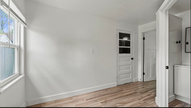 Building Photo - COMING SOON! 3 Bed/ 2 bath House!
