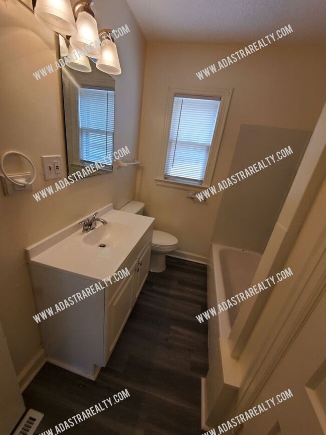 Building Photo - Affordable Home in KCMO-Available in JULY!!