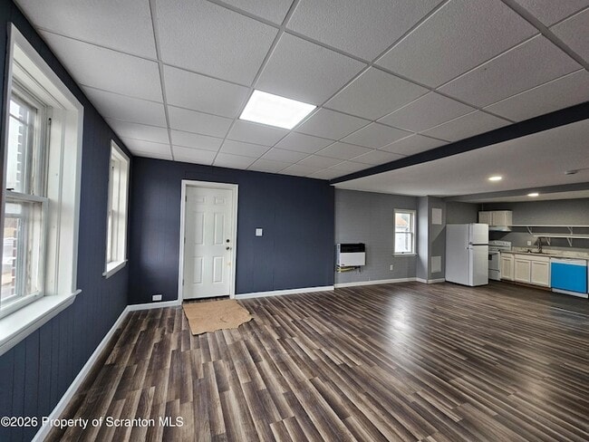 Building Photo - 119 N River St