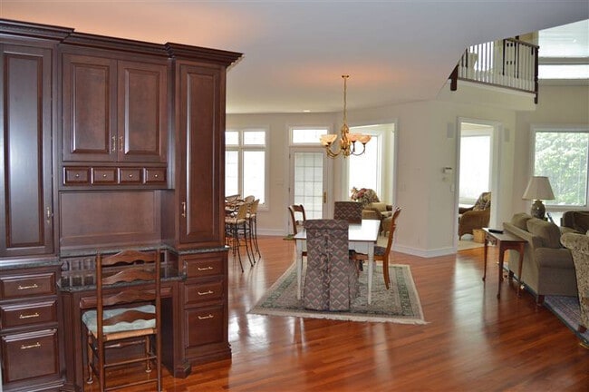 Building Photo - 711 Berkshire Ct