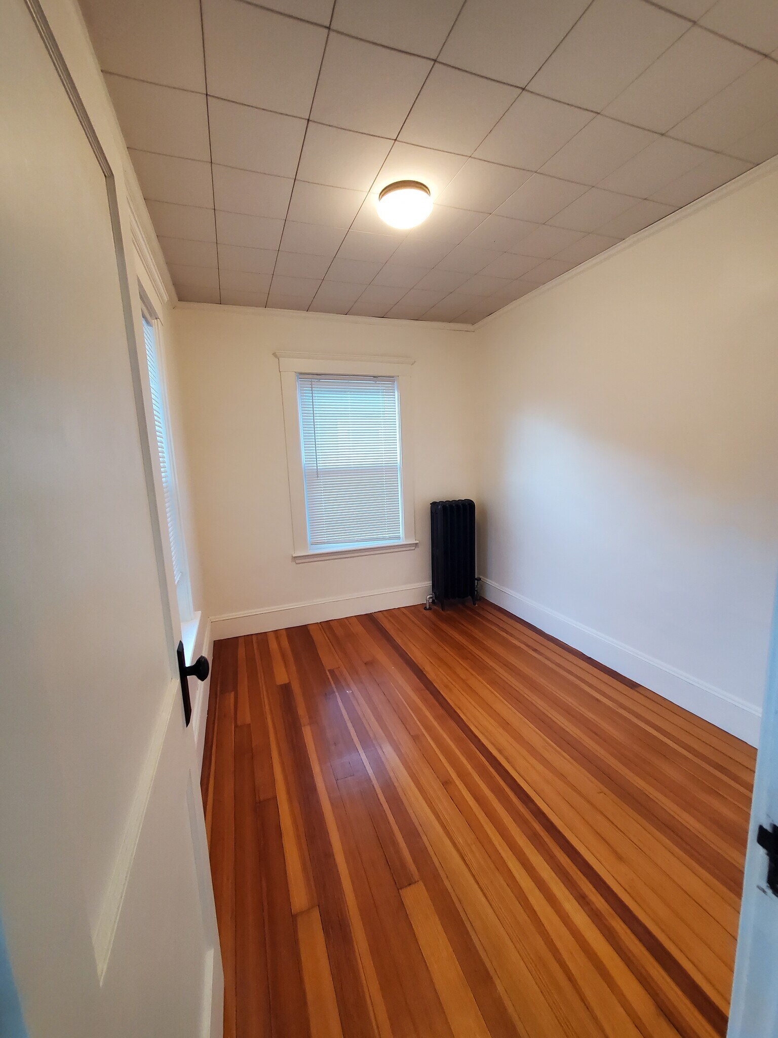 Building Photo - 25 Oak St