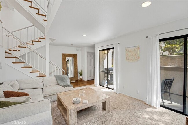 Building Photo - 26120 Alizia Canyon Dr