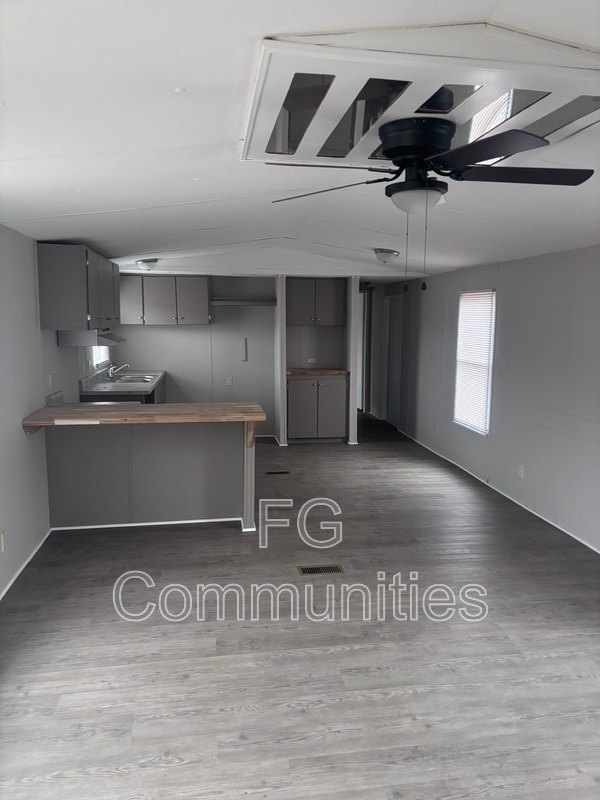 Building Photo - 123 Ray Cir