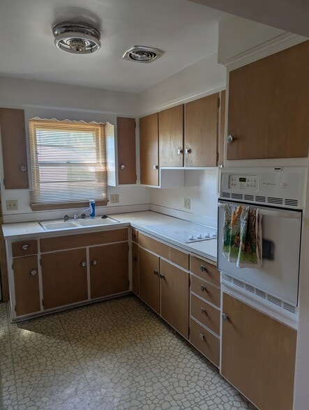 Building Photo - 930 S Brooks St